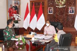 Gubernur Koster libatkan mahasiswa jadi petugas tes usap COVID-19