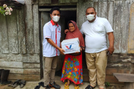 Partai Perindo Langkat berikan sembako kepada guru mengaji di Gebang