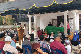 Sekdakab Labura hadiri keberangkatan almarhum Minan Pasaribu