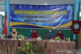Bunda PAUD HSS buka diklat penguatan Kurikulum 2013