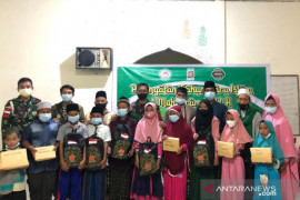 Satgas TNI Yonif 131 doa bersama warga perbatasan sambut HUT RI