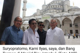 Catatan Asro Kamal Rokan - Mengenang Bang Tarman Azzam