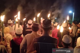 Warga HST arak kitab Bukhari kelilingi kampung guna tolak bala dan terhindar corona