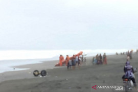 Seorang nelayan Jembrana hilang digulung ombak