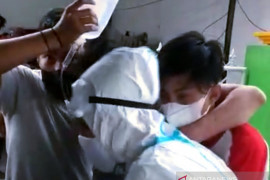 NasDem Sulteng  evakuasi 55 warga isoman ke RS rujukan COVID-19