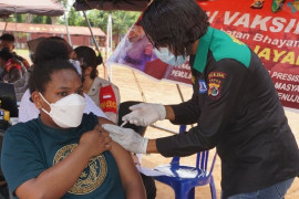 Vaksinator COVID-19: Banyak warga Jayapura masih takut divaksinasi