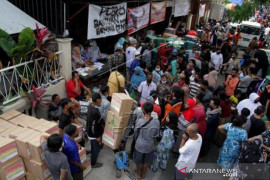 Penyaluran Bantuan Bagi Korban Kebakaran Di Makassar Page 1 Small