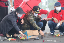 Berkantor di Desa, Bupati Tabanan "blusukan" temui masyarakat