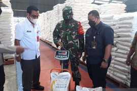 Bulog Kediri salurkan beras bantuan PPKM tahap dua untuk penerima BPNT non-PKH