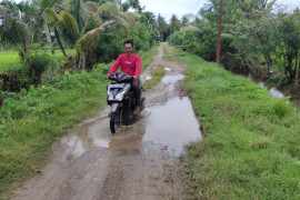 Warga keluhkan jalan antar desa di Abdya rusak parah