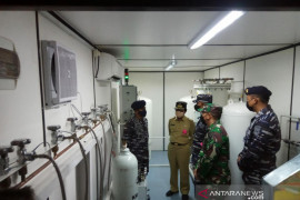 KRI Semarang-594 berhasil produksi 41 tabung oksigen untuk Belitung