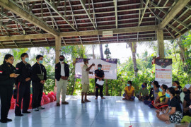 ACT-BEM Undiksha kirim 200 bantuan untuk masyarakat Kolok Bengkala