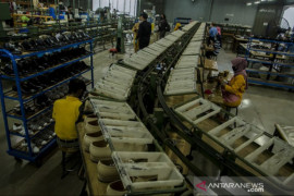 Kasus penularan COVID-19 di industri turun menurut survei KSPI