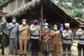 Melihat vaksinasi COVID-19 kepada suku Talang Mamak