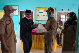 Pemkab Sigi  bantu kebutuhan pangan warga isoman di Dolo