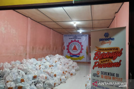 LHMR Siak dan PT Pansaka berbagi 1.060 paket sembako