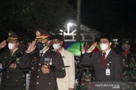 Renungan suci di taman Makam Pahlawan Kesuma Bangsa