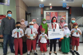 BRI beri beasiswa 100  anak-anak tenaga medis