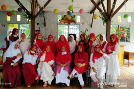 Lomba cepat berdandan DWP Setda Kampar peringati HUT RI