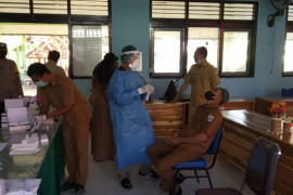 Tenaga pengajar di SMPN 1 Taliwang ditesting dan tracing, 1 orang reaktif