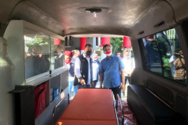 Kalingga bantu satu unit ambulans untuk penanganan COVID-19 di Surabaya