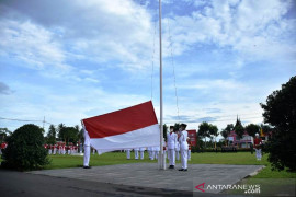 Pemkab Agam gelar upacara pengibaran bendera secara Prokes COVID-19