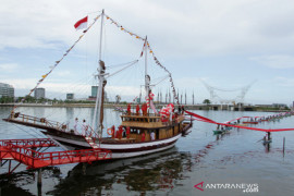 Pembentangan bendera sepanjang 1.000 meter di Makassar Page 1 Small