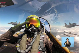 Jet tempur F-16 bentuk formasi "Arrow Head" pada upacara kemerdekaan