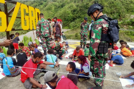 Satgas TNI peringati HUT RI bersama warga Waa Banti III Tembagapura