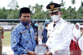 Solsel bertabur hadiah, 17 motor diserahkan pada HUT RI ke-76