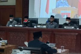 Polemik status Ketua DPRD Bukittinggi, Herman Sofyan mengadu kesini