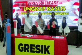 Polres Gresik tangkap komplotan penjual tabung oksigen lebihi harga normal