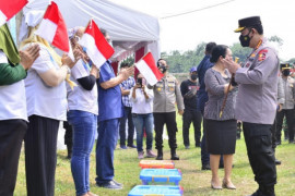 Tinjau Kegiatan Buruh di Banten, Kapolri Akan Perkuat Akselerasi Vaksinasi di Wilayah Aglomerasi