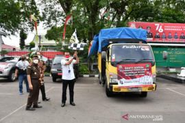 Kejati Jambi dan PTPN6  bantu sembako untuk nakes dan  penggali kubur