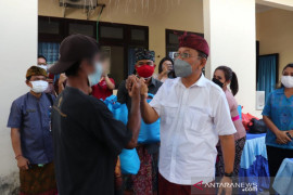 150 ODHA terima bantuan sembako dari Wakil Bupati Buleleng