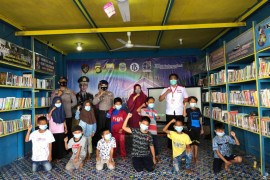 Mahasiswa KKN Kebangsaan berpartisipasi kembangkan rumah baca di Kampung Laut Tanjabtim
