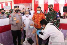 750 civitas akademika UTS dapat jatah vaksin dari Polda NTB