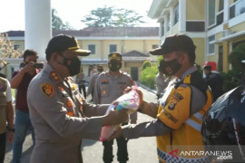 Polres OKU distribusikan bantuan 10 ton beras