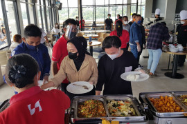 Travelling saat PPKM di Ambon, "brunch" di Sky Bar layak dicoba