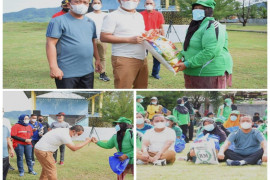 237 penyapu jalan terima bantuan sembako dari Bupati Tapteng