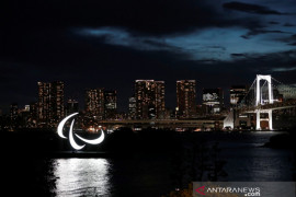Paralimpiade Tokyo: Jaenal dan Hanik bawa bendera Indonesia saat defile pembukaan