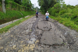Warga  Dolok Batu Nanggar Simalungun  harapkan perbaikan jalan yang rusak puluhan tahun