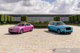 Tampilan nyentrik Rolls-Royce Ghost dan Cullinan Black Badge