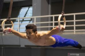 Latihan atlet senam artistik putra Sumatera Selatan