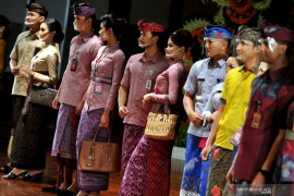 Gaet pasar dunia, busana dengan kain tradisional perlu berselera global