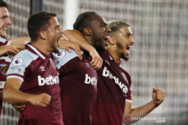Liga Inggris-West Ham hantam 10 pemain Leicester 4-1