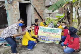 Ini aksi sosial mahasiswa KKN STIH Lubuk Sikaping dalam membantu masyarakat kurang mampu