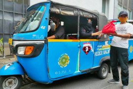 Dukung Ganjar, relawan-sopir bajaj kompak bagi 1.000 sembako