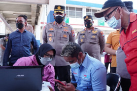Polresta Sidoarjo gencarkan penggunaan aplikasi peduli lindungi ke penumpang