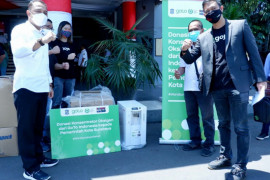 GoTo donasikan 35 unit konsentrator oksigen untuk faskes di Surabaya
